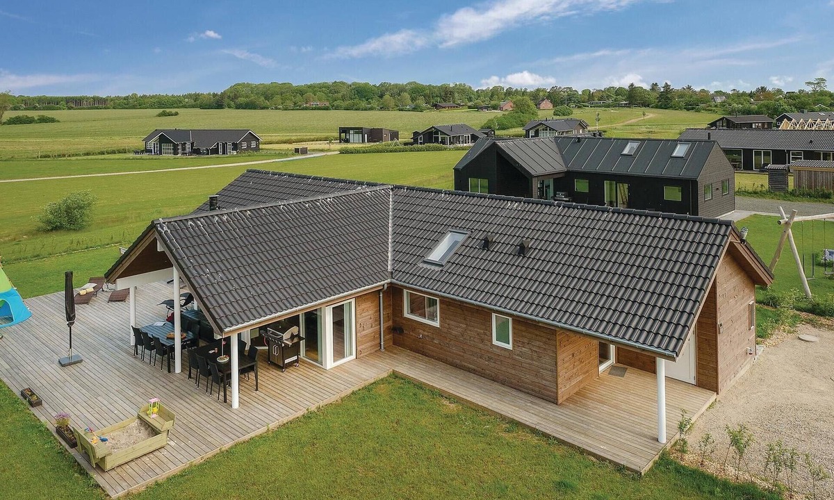 Saksild Strand House | 4 bedroom nice home in Odder