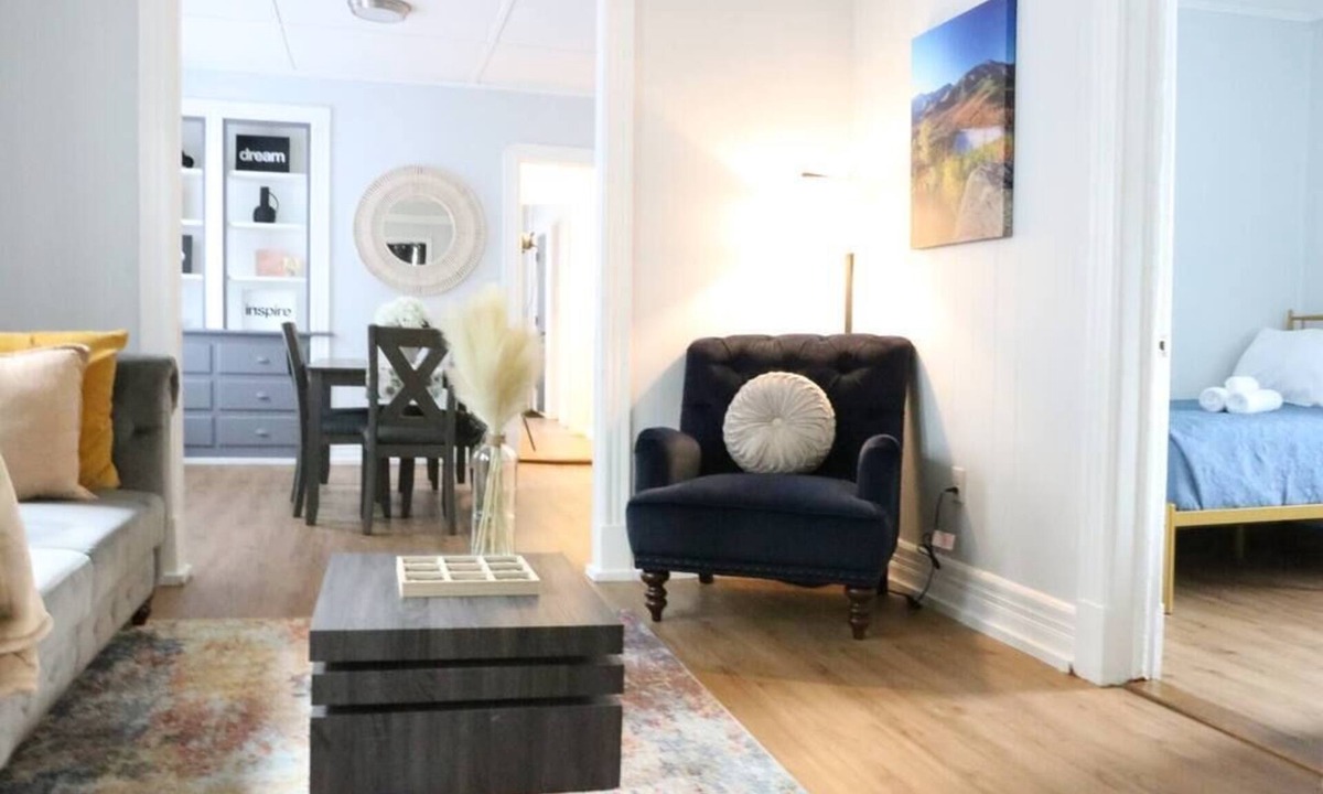 Schenectady Apartment | 4 bedroom parking ,washer & dryer Apt