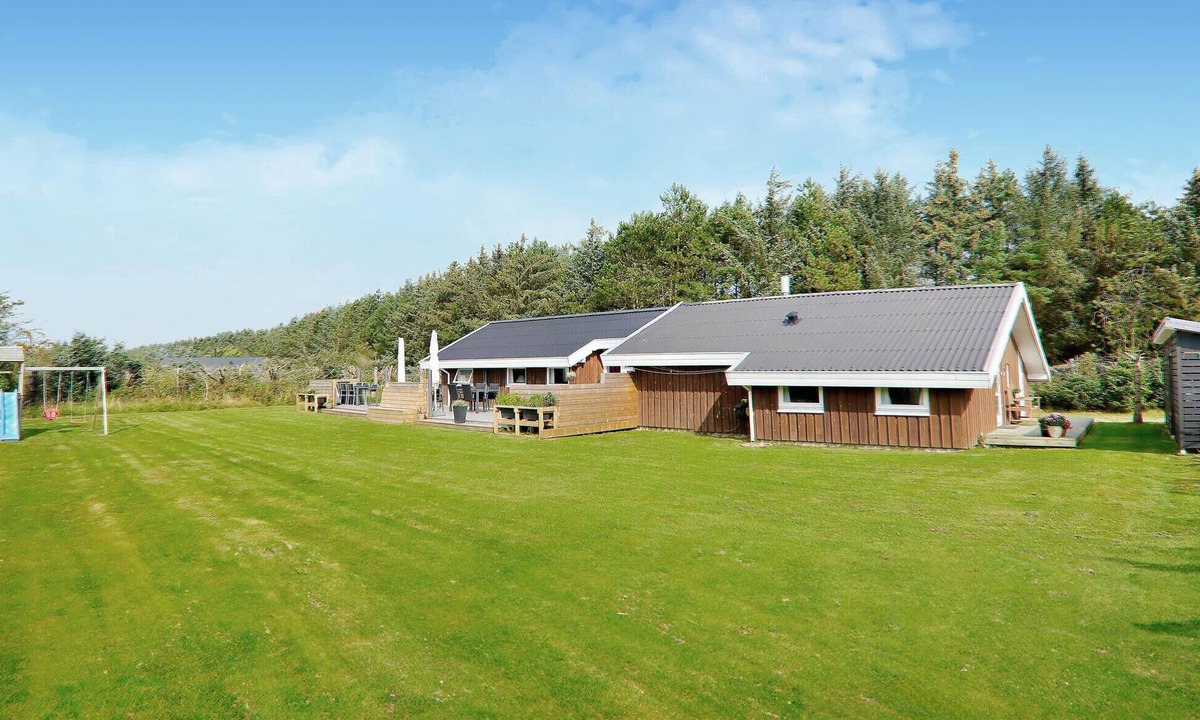 Grønhøj House | 4 bedroom pet friendly home in Løkken