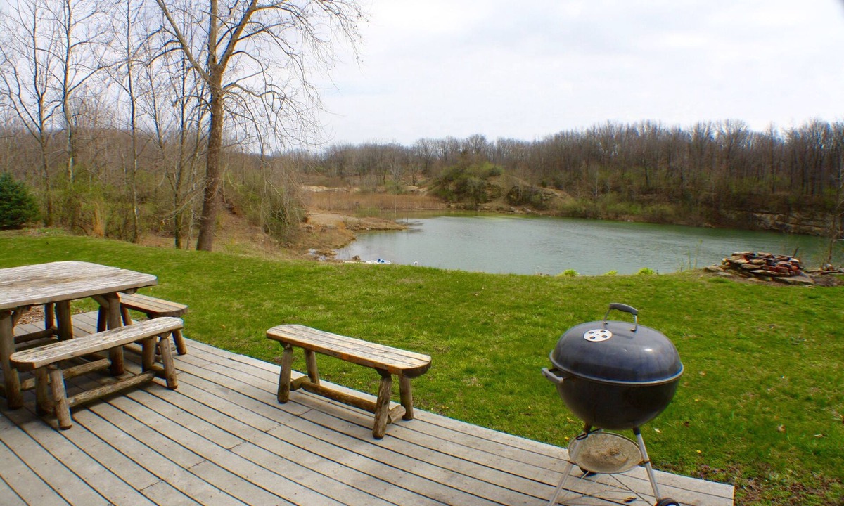 Attica House | 4 Bedroom Secluded House Overlooking Rock Quarry Pond w/Pool Table