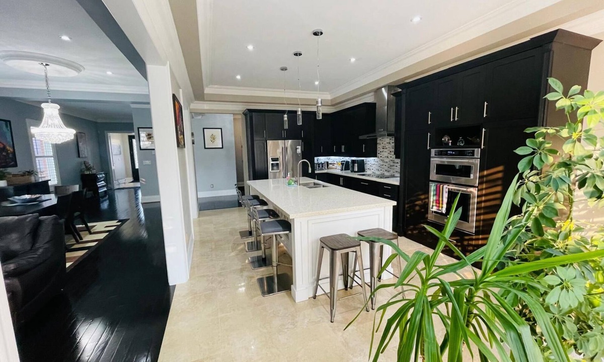 Gormley House | 4 Bedroom Spacious Enclave near Lake Wilcox