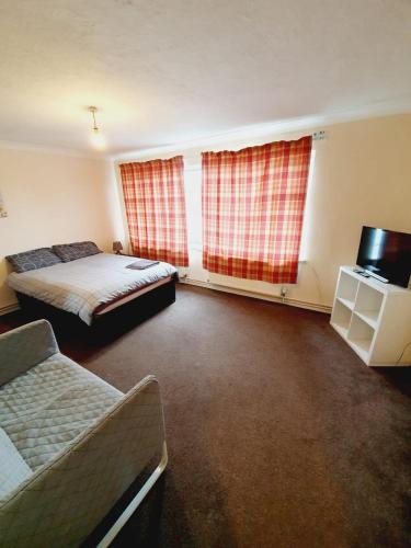 Thundersley Apartment | 4 Bedroom Thundersley Apartment