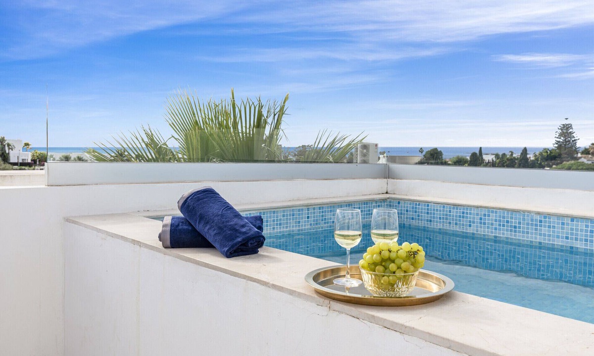 Marbella Ski Chalet | 4-Bedroom townhouse with private rooftop pool!
