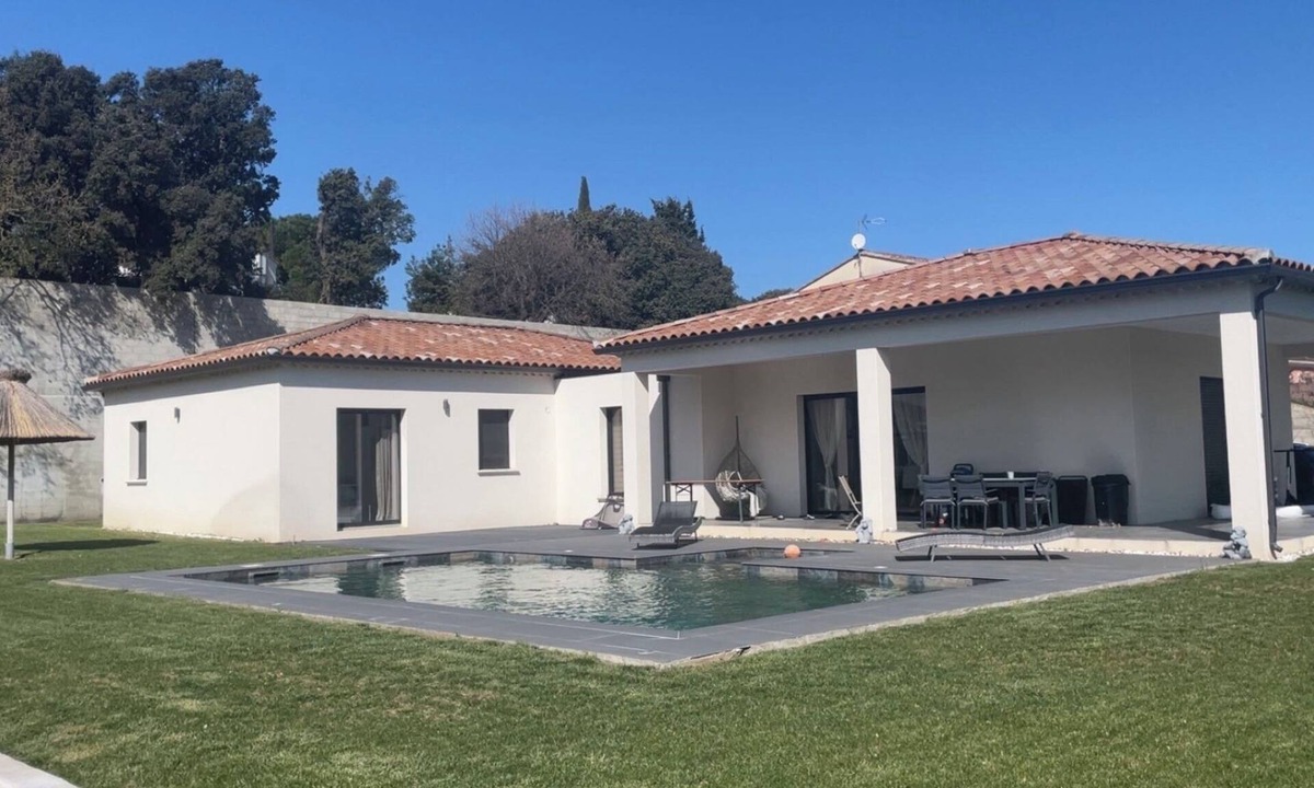 Bedarrides Villa | 4-bedroom villa, swimming pool, games room and cinema