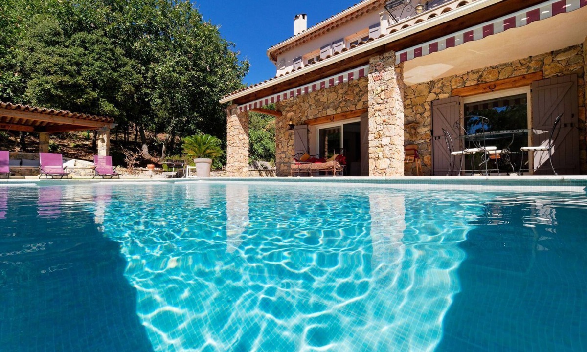 Taradeau Villa | 4 bedroom villa with pool, sauna, jacuzzi