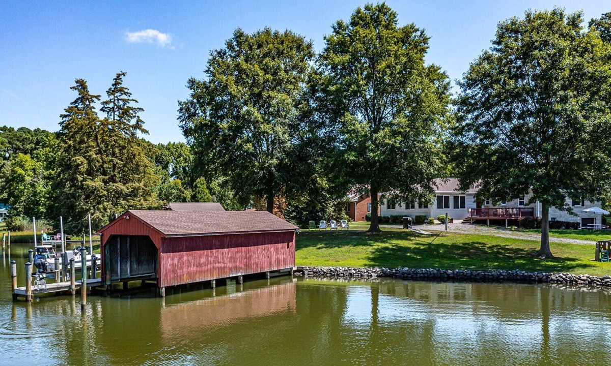 Reedville House | 4 bedroom water front spacious house close to Main Streen in Reedville