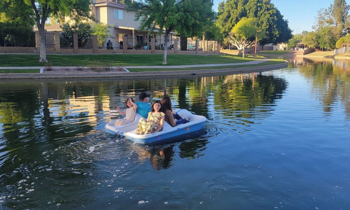 Mesa House | 4 Bedroom Waterfront Home. Family Retreat. No Stairs. Fish from Private Dock.