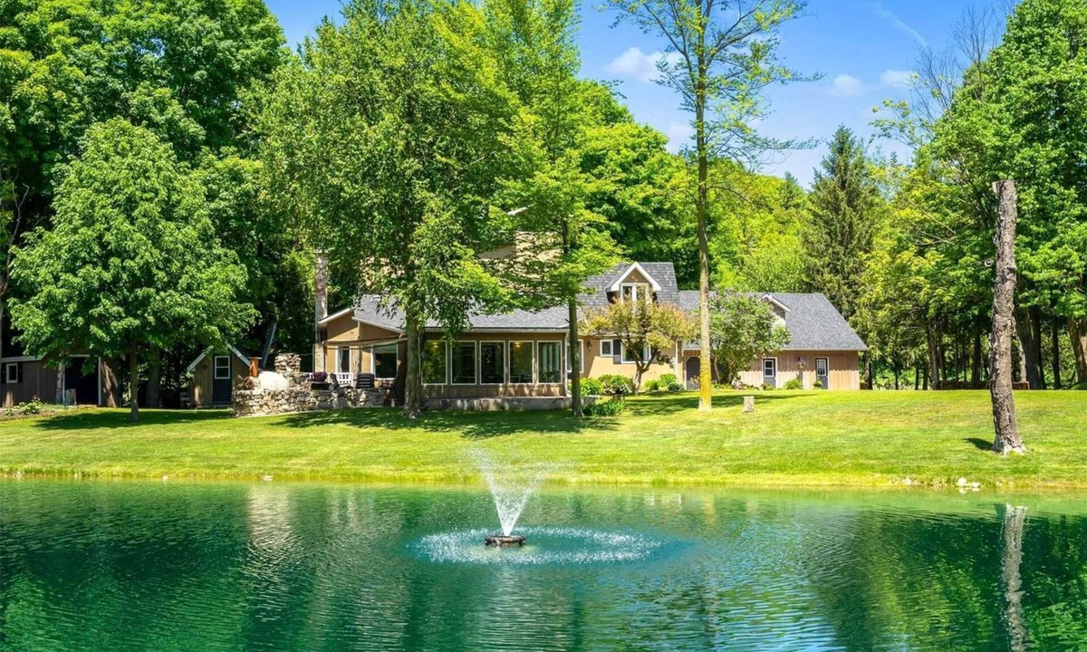 Mulmur Cottage | 4 bedroom with sauna in Mulmur