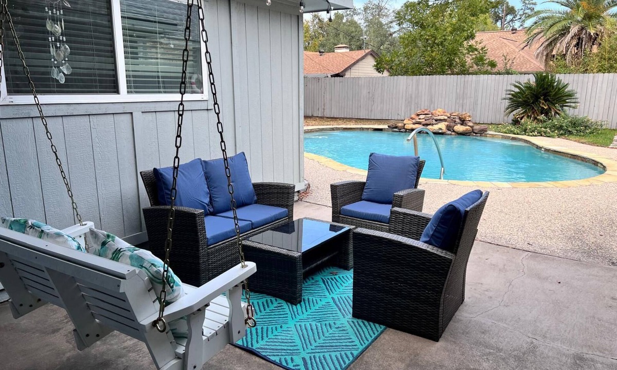 Shenandoah House | 4 bedrooms. Best location in The Woodlands! Pets-Yes. Ask for 30+day stays!