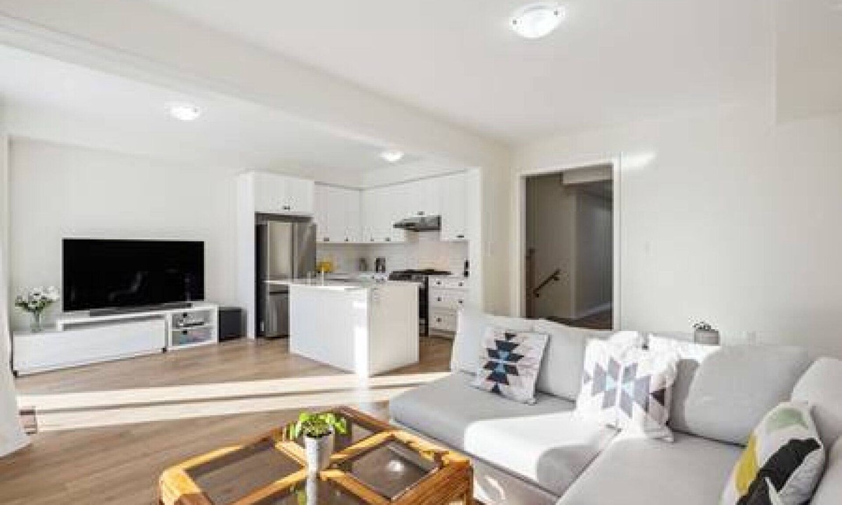 Whitby House | 4 Bedrooms with Modern Amenities