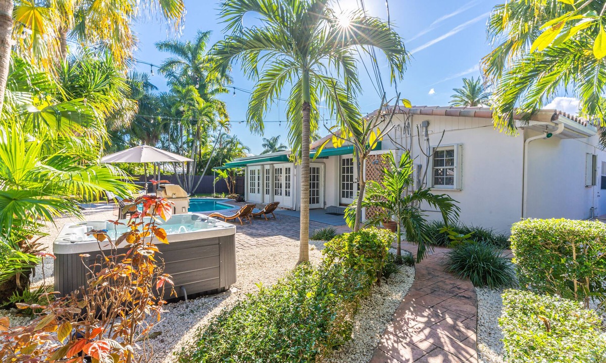 Harbor Beach House | 4 Beds+Bath Beach→4mins Heated Pool