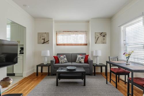Poets Corner Apartment | 4 - Berkeley Private Apartment with Parking & Laundry
