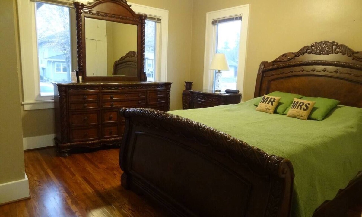 Kutzky Park House | 4 blks St Marys Main fl beds/bath CoveredByFaith
