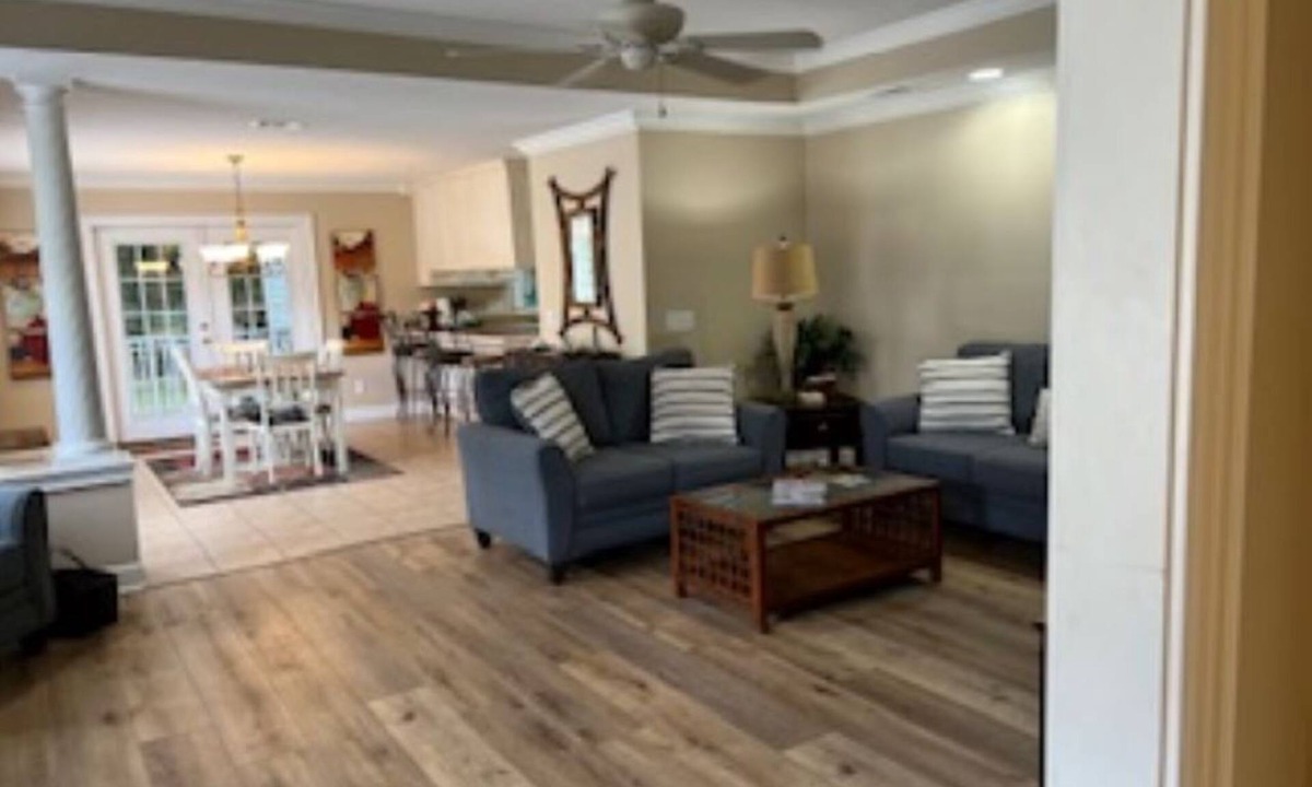 Demere Park House | 4 blocks to beach, near village, screen porch, quiet street, big fenced yard