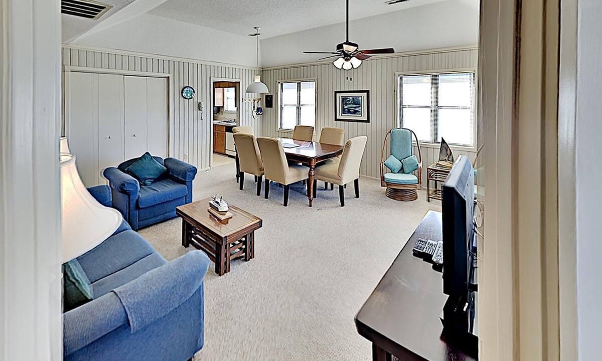 Myrtle Beach Cottage | 4 Blocks to the Beach Sunny Cottage Outdoor Pool