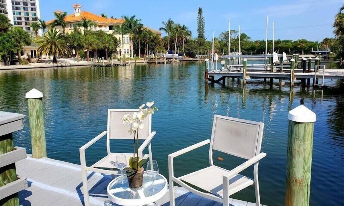Saint Armands Key House | 4 BR canal home Sleeps 8 by FVC