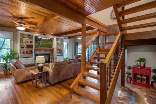 Camdenton House | 4 BR Home on the 17th Green at Old Kinderhook
