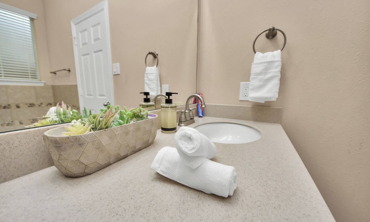 Katy House | 4 BR House Home Away Haven Near Katy Mills