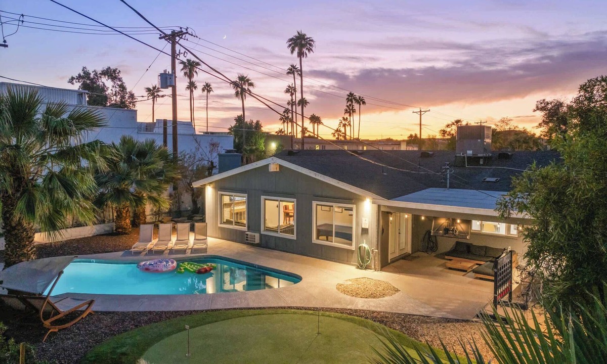 Tempe House | 4 Br Tempe Retreat: Pool | Putt Putt | Pool Table