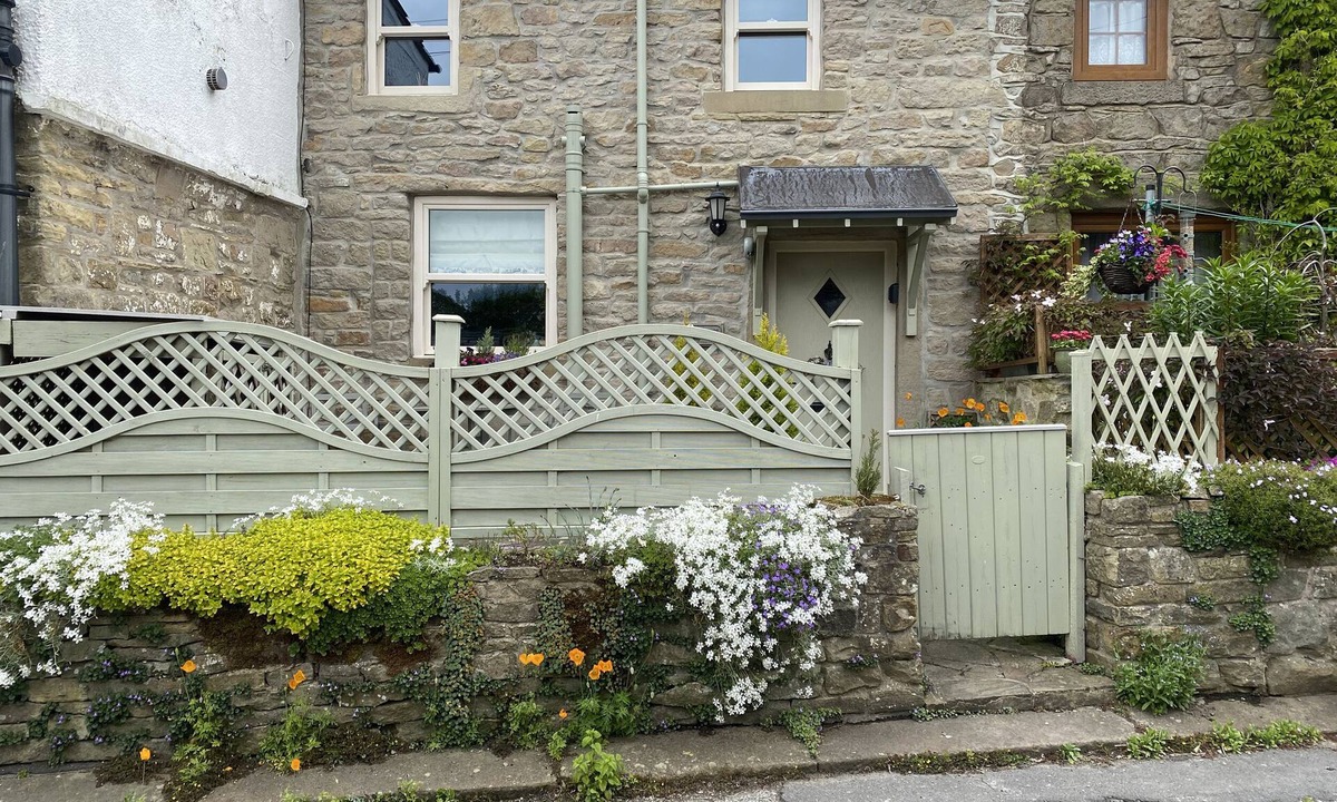 Barnoldswick Cottage | 4 CASTLE VIEW, pet friendly in Barnoldswick