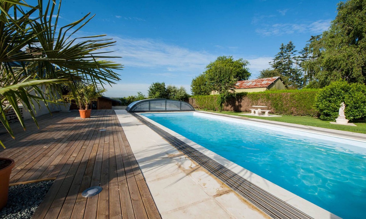 Neant-sur-Yvel House | 4 character gites