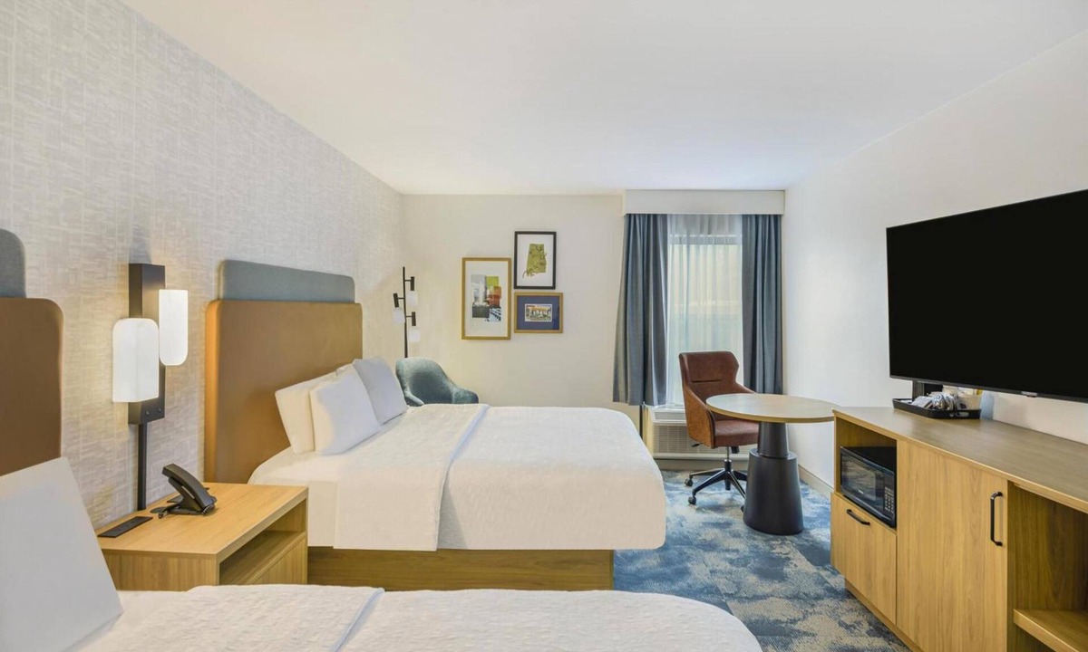 Huntsville Hotel | 4 Comfortable Group Rooms Near Top Spots & Dining | Free Parking & Breakfast
