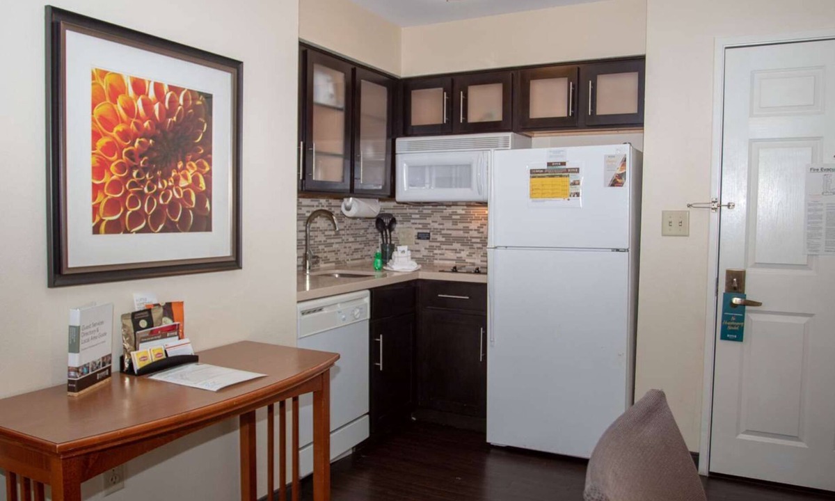 Vance Jackson Hotel | 4 Convenient Suites w/Free Breakfast! A short drive to Six Flags Fiesta Texas!