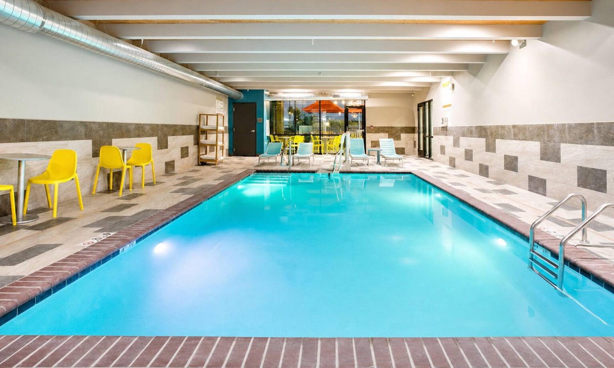 Roswell Hotel | 4 Convenient Units Near Spring River Zoo. Indoor Pool, FREE Breakfast!