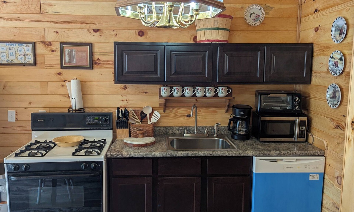 South Rutland House | #4 Cozy private for couples, Tug Hill C5a trail .Only 11 miles off 81 exit 131