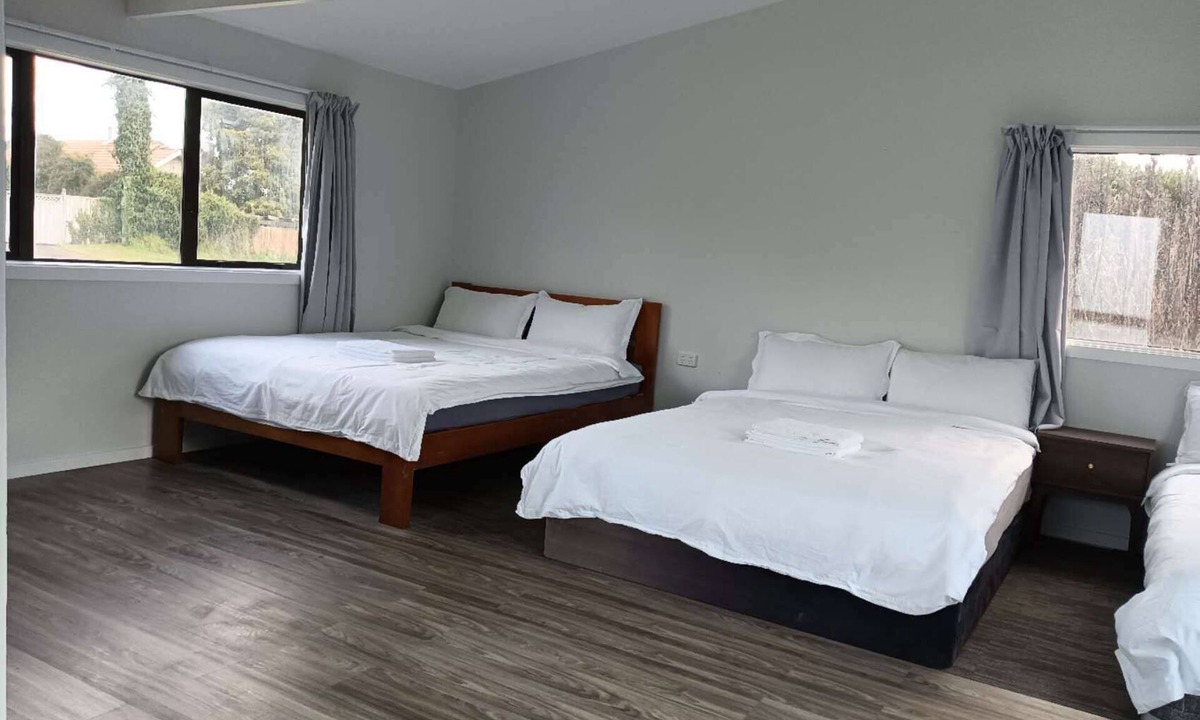 Kawaha Point Ski Chalet | 4 Double Beds and 2 Sofa Bed chalet