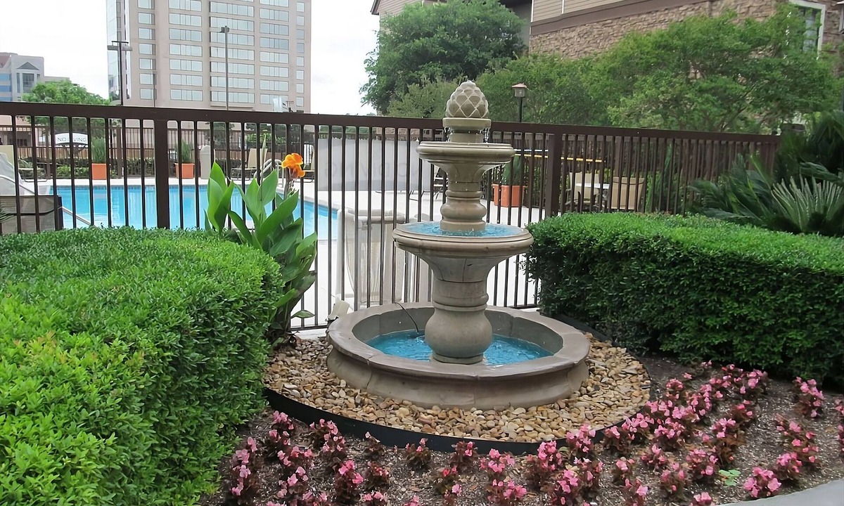Vance Jackson Apartment | 4 Family-friendly Suites w/Full Kitchens! Pets are Welcome! With Outdoor Pool!