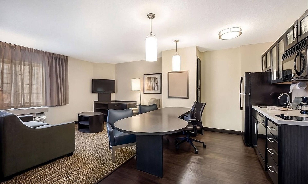 Northeast Heights Hotel | 4 Family-Friendly Units! Full Kitchen, Short Drive to Albuquerque Aquarium