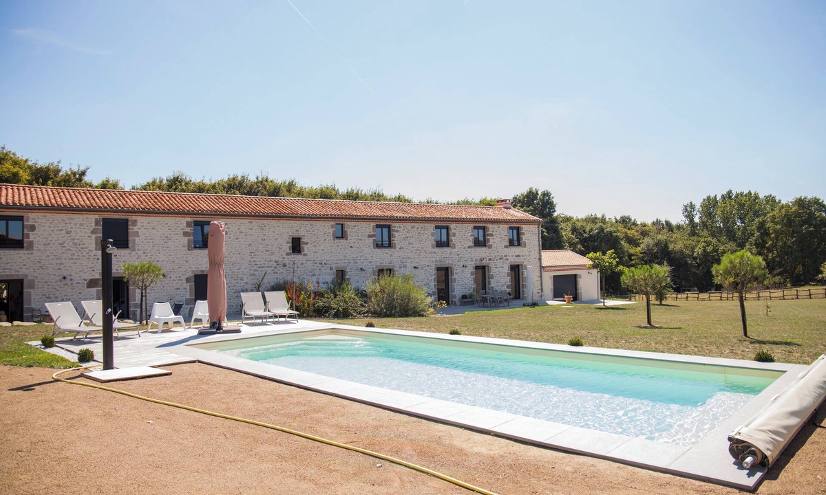 Mortagne-sur-Sevre House | 4* gîte 15 minutes from Puy du Fou with heated swimming pool