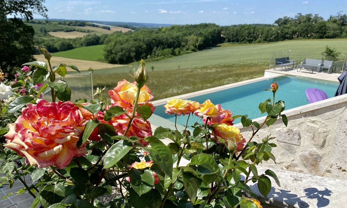 Espiens House | 4* gîte for 2 to 6 people with panoramic view and infinity pool
