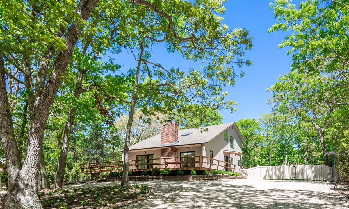 Lion Head Beach House | 4 House from Bay Beach