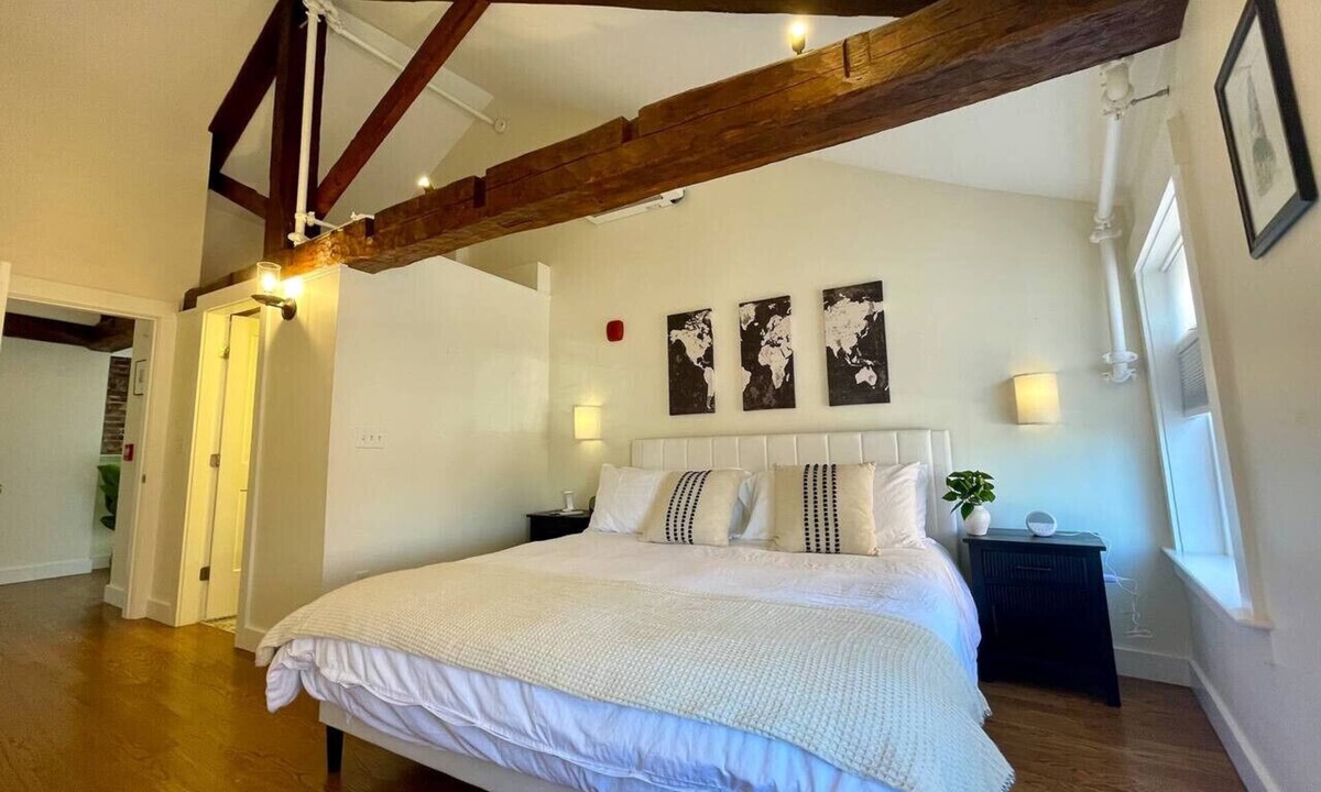 Portsmouth Apartment | 4 King Suites, Downtown, Outlets, Beach, Historic