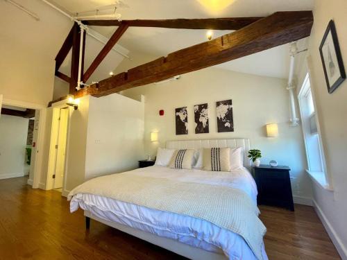 Portsmouth Apartment | 4 King Suites, Downtown, Outlets, Beach, Historic
