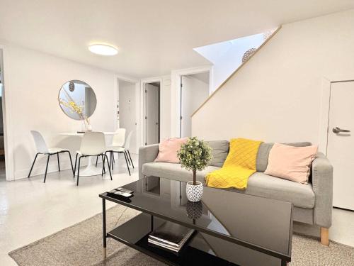 Saint-Sacrement Apartment | 4 Large Rooms City Centre
