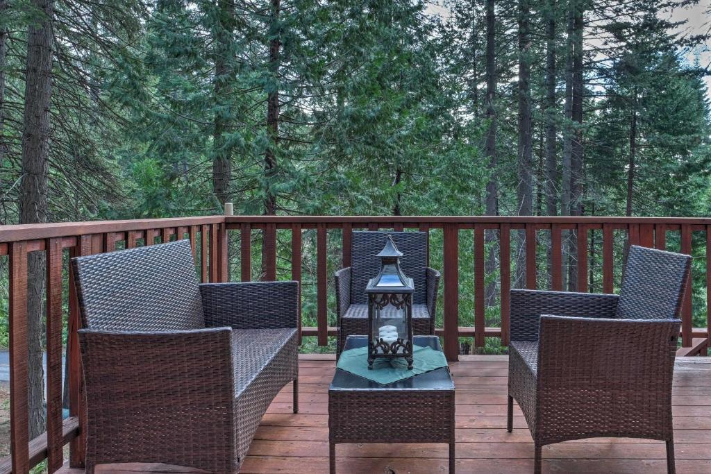 Dorrington House | 4 Mi to Big Tree State Park Serene Cabin with Deck