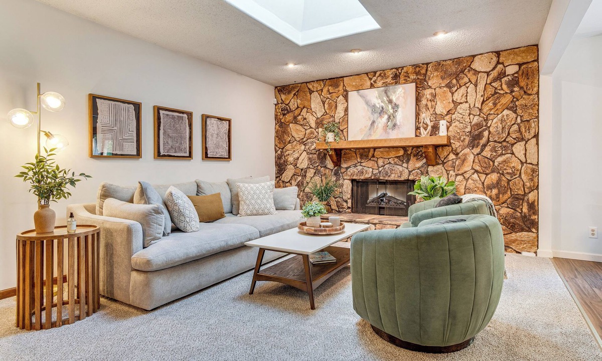 Springfield House | 4 Mi to Capitol: Spacious Springfield Home w/Deck