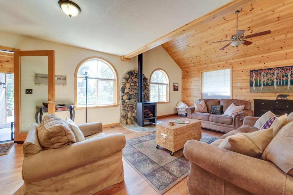 Truckee House | 4 Mi to Downhill Ski Resort! Spacious Family Haven