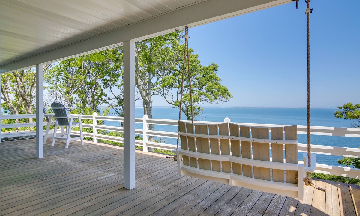 Plymouth House | 4 Mi to Downtown Plymouth! Bayfront Home w/Deck