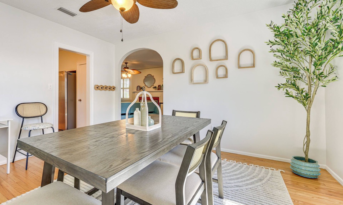 South Riverside Cottage | 4 Mi to Dtwn Jacksonville: Chic Home w/Porch!