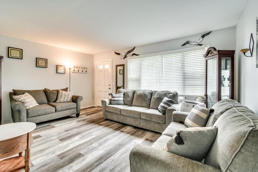 Rochester Apartment | 4 Mi to Dtwn Rochester: Charming Apt w/Patio!