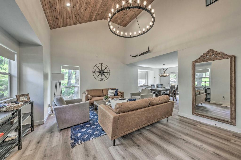 Ruidoso House | 4 Mi to Dtwn Ruidoso: Cabin w/Deck & Game Room!