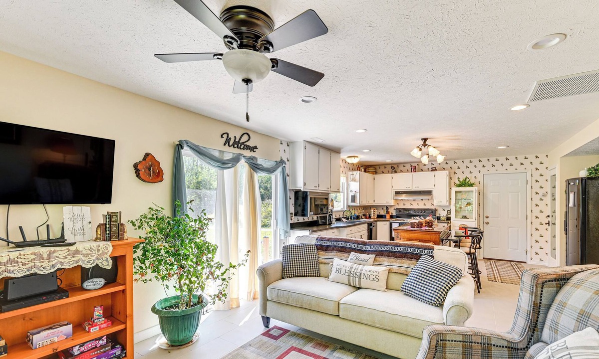 Rockfield Apartment | 4 Mi to Erie Canal Park: One bedroom with Trails