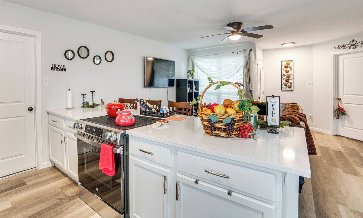 Cedar Hill Cottage | 4 Mi to Joe Pool Lake! Cedar Hill Family Haven