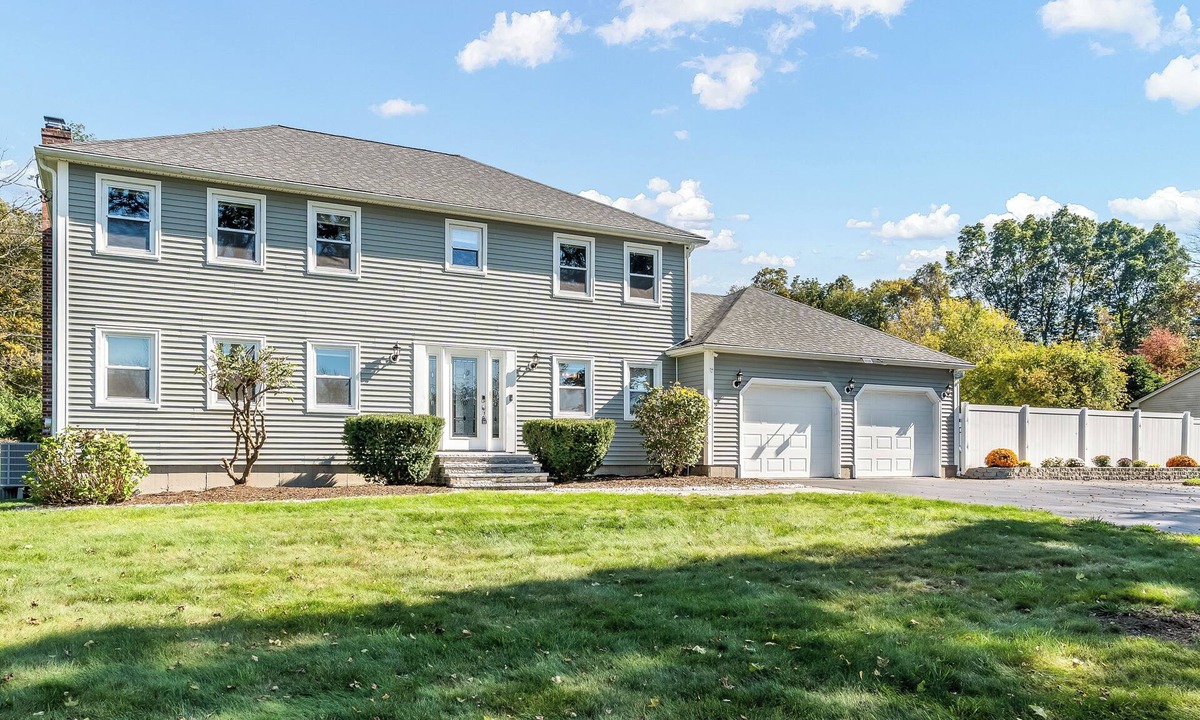Oxford House | 4 Mi to Lake! Spacious Oxford Home w/Pool