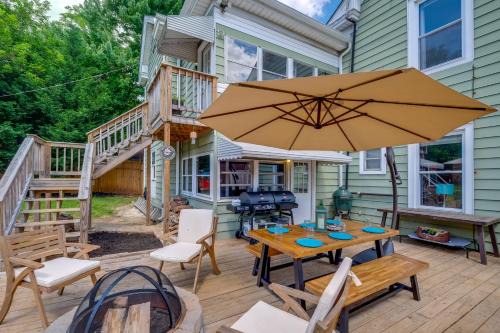Lynchburg House | 4 Mi to Liberty U: Huge Home w/Yard & Hot Tub