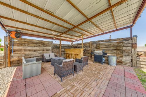 Roswell House | 4 Mi to Museums: Roswell Getaway w/Game Room!